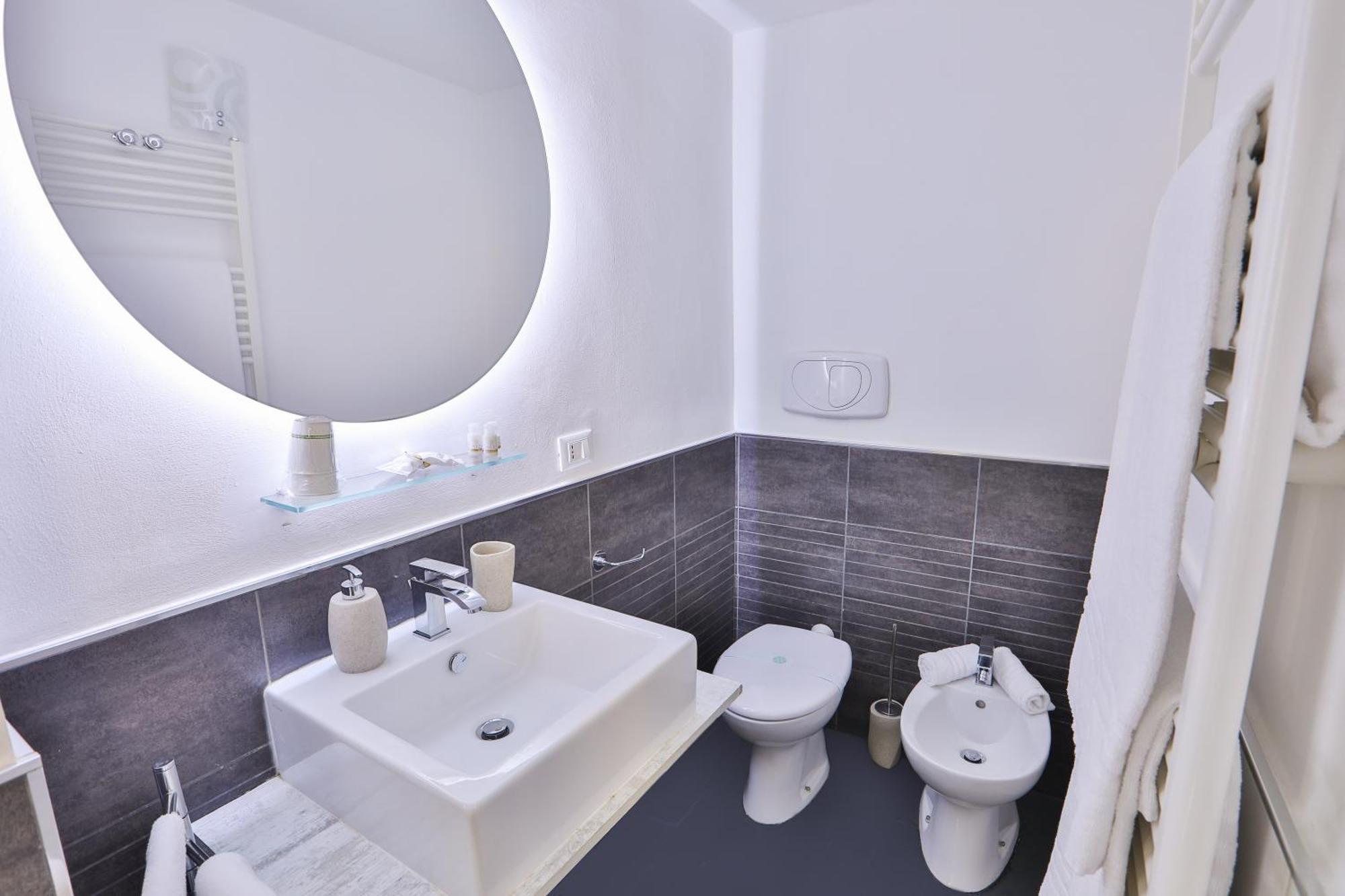 Grottini Luxury Suites ~ Pantheon روما الغرفة الصورة
